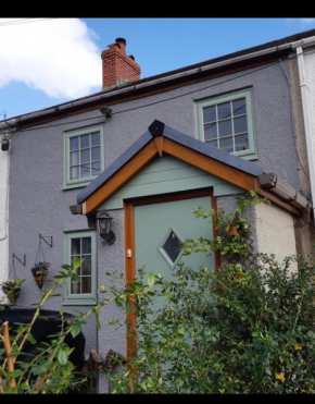 Cosy 4 bed cottage with log burner, close to Gower beaches